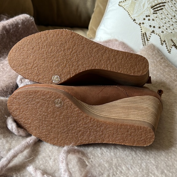 Lucky Brand lace up wedge booties. - Picture 8 of 15